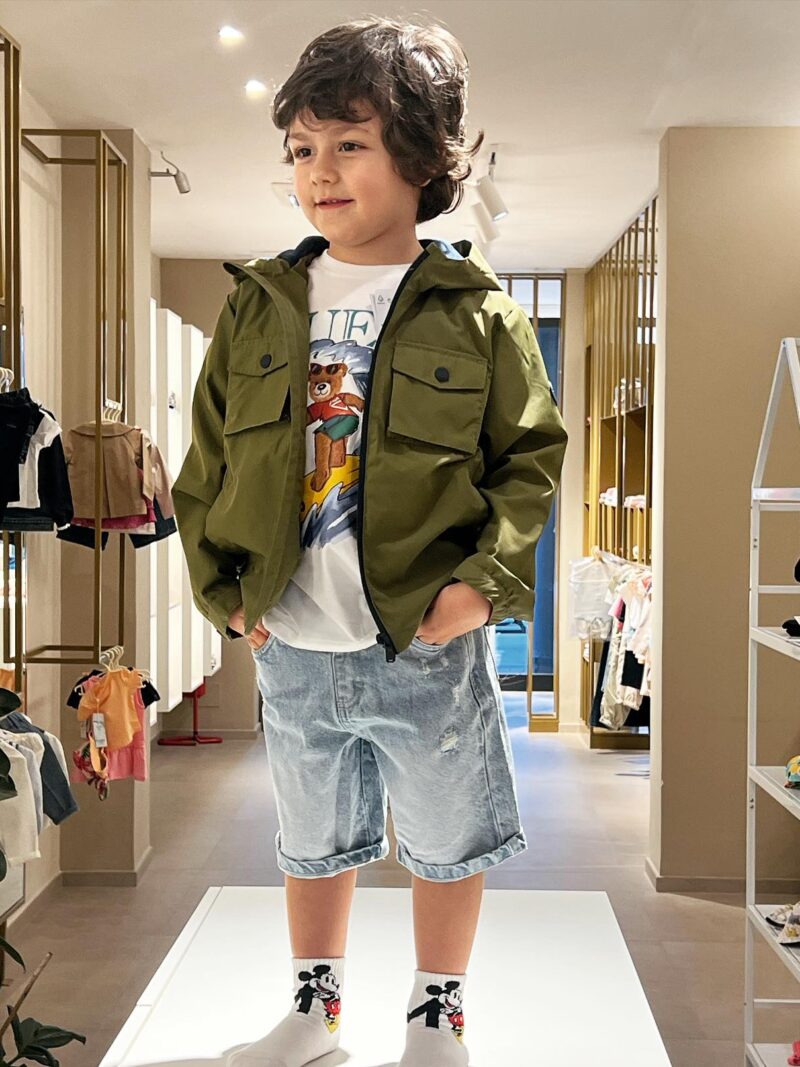 Outfit primaverile bimbo Guess e Birba Trybeyond